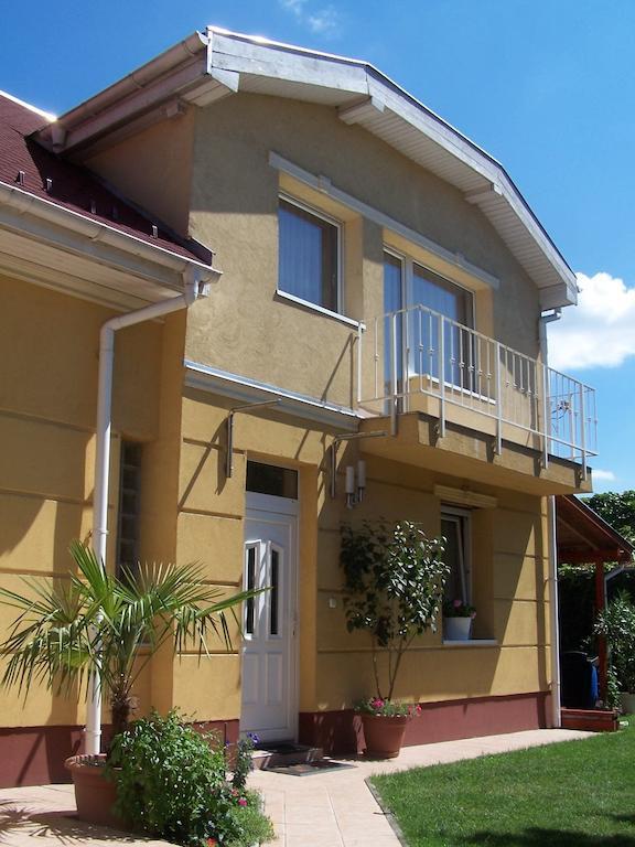 Akacia Apartment - Free Inside Parking, 2 Bedrooms, Garden, Next To Centre Budapest Exteriör bild