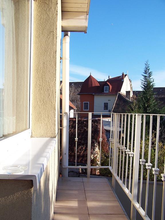 Akacia Apartment - Free Inside Parking, 2 Bedrooms, Garden, Next To Centre Budapest Rum bild