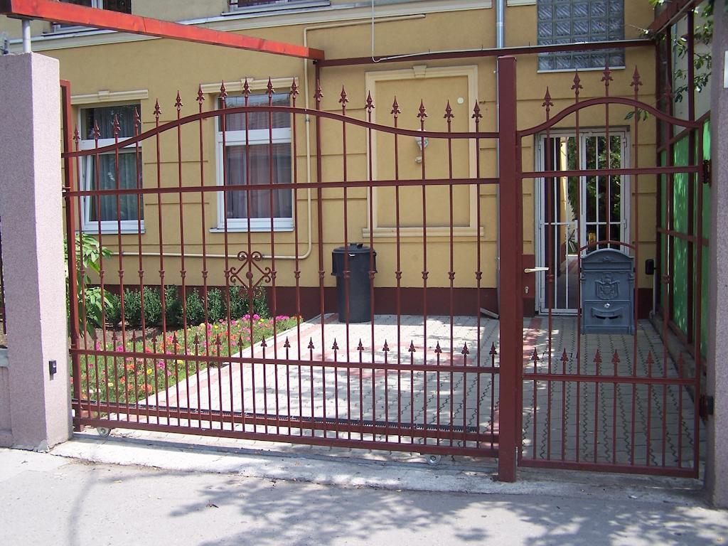 Akacia Apartment - Free Inside Parking, 2 Bedrooms, Garden, Next To Centre Budapest Exteriör bild