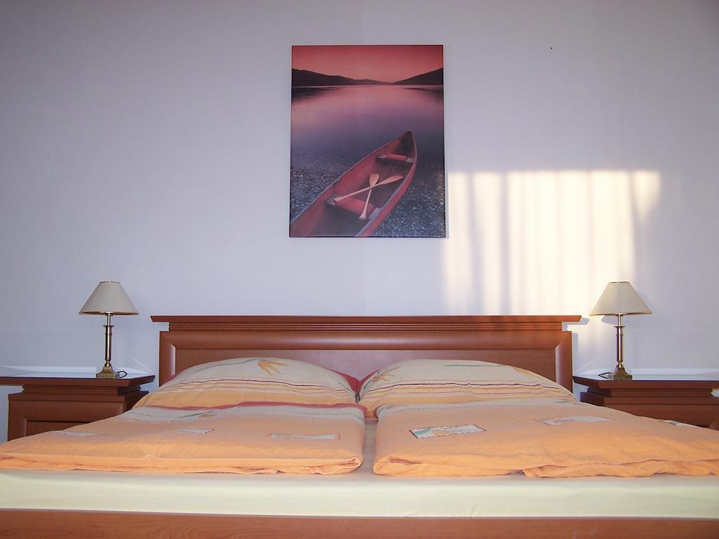 Akacia Apartment - Free Inside Parking, 2 Bedrooms, Garden, Next To Centre Budapest Rum bild